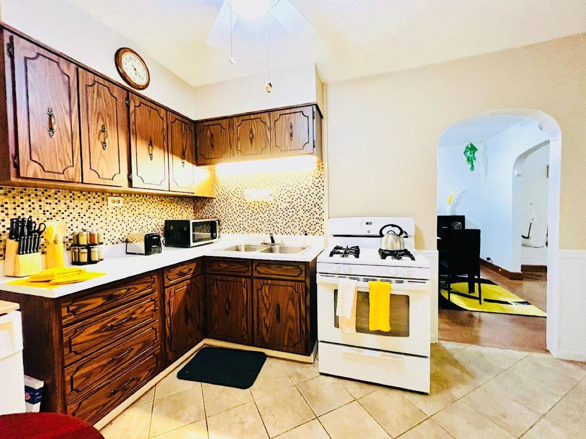 The Amber Retreat - Brooklyn Centre Comfort - Charming Space For Families, Couples & Business Travelers Near Downtown - With 300Mb Wifi, Parking & Self Check-In Κλίβελαντ Εξωτερικό φωτογραφία