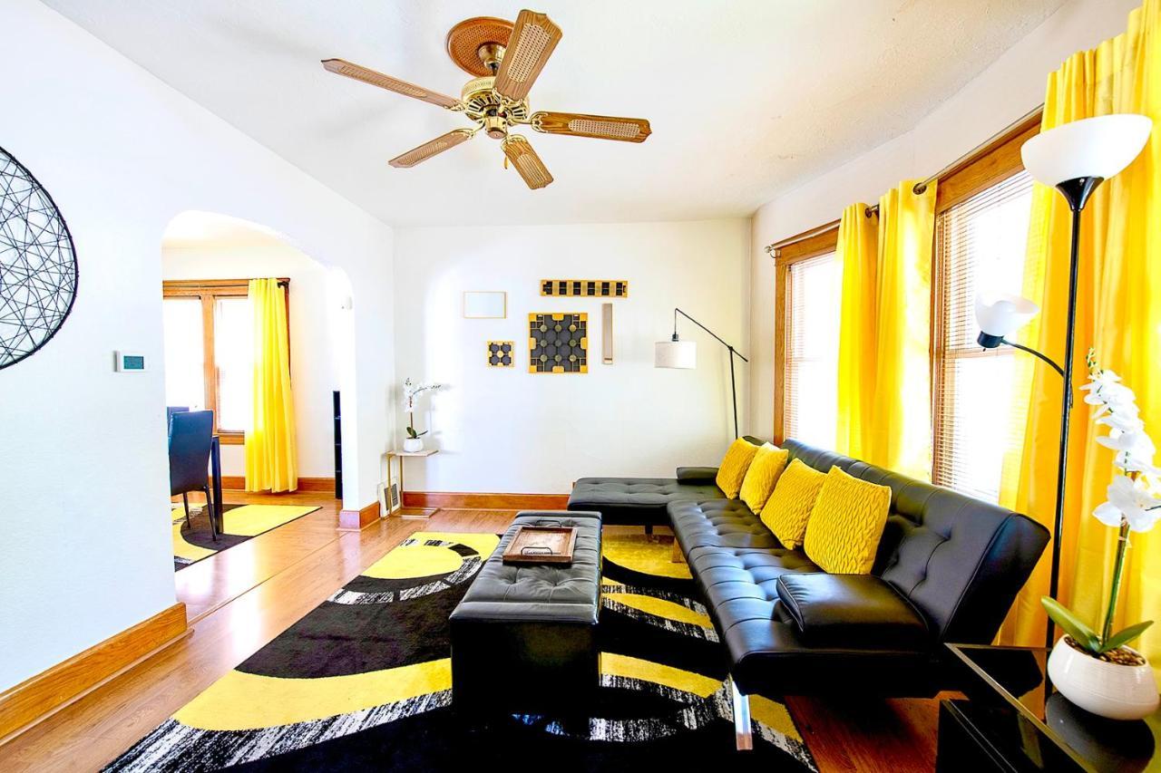 The Amber Retreat - Brooklyn Centre Comfort - Charming Space For Families, Couples & Business Travelers Near Downtown - With 300Mb Wifi, Parking & Self Check-In Κλίβελαντ Εξωτερικό φωτογραφία