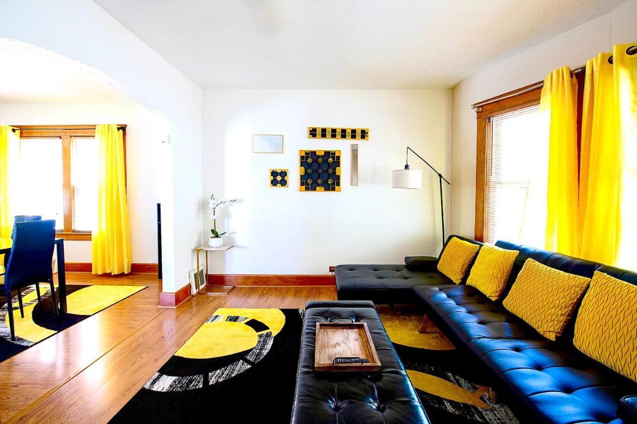 The Amber Retreat - Brooklyn Centre Comfort - Charming Space For Families, Couples & Business Travelers Near Downtown - With 300Mb Wifi, Parking & Self Check-In Κλίβελαντ Εξωτερικό φωτογραφία