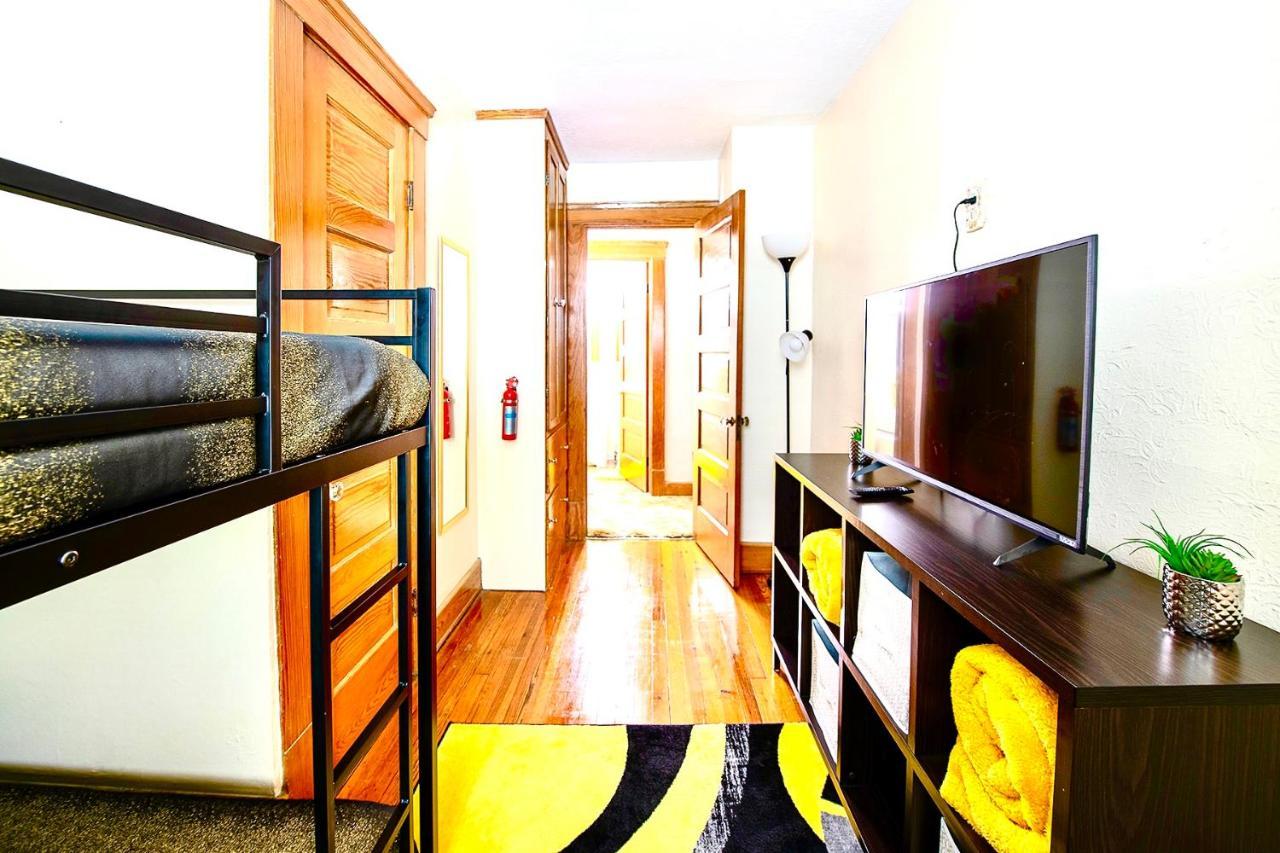 The Amber Retreat - Brooklyn Centre Comfort - Charming Space For Families, Couples & Business Travelers Near Downtown - With 300Mb Wifi, Parking & Self Check-In Κλίβελαντ Εξωτερικό φωτογραφία