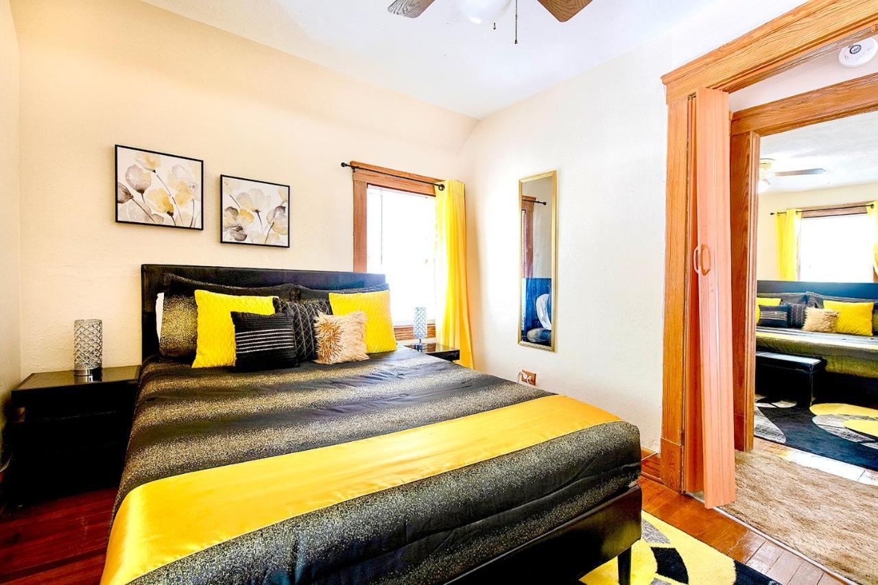 The Amber Retreat - Brooklyn Centre Comfort - Charming Space For Families, Couples & Business Travelers Near Downtown - With 300Mb Wifi, Parking & Self Check-In Κλίβελαντ Εξωτερικό φωτογραφία