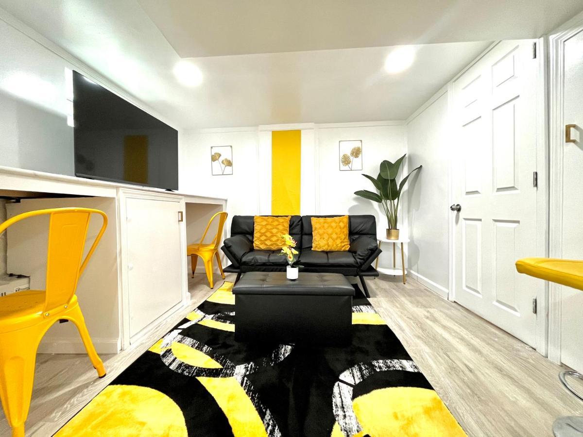The Amber Retreat - Brooklyn Centre Comfort - Charming Space For Families, Couples & Business Travelers Near Downtown - With 300Mb Wifi, Parking & Self Check-In Κλίβελαντ Εξωτερικό φωτογραφία