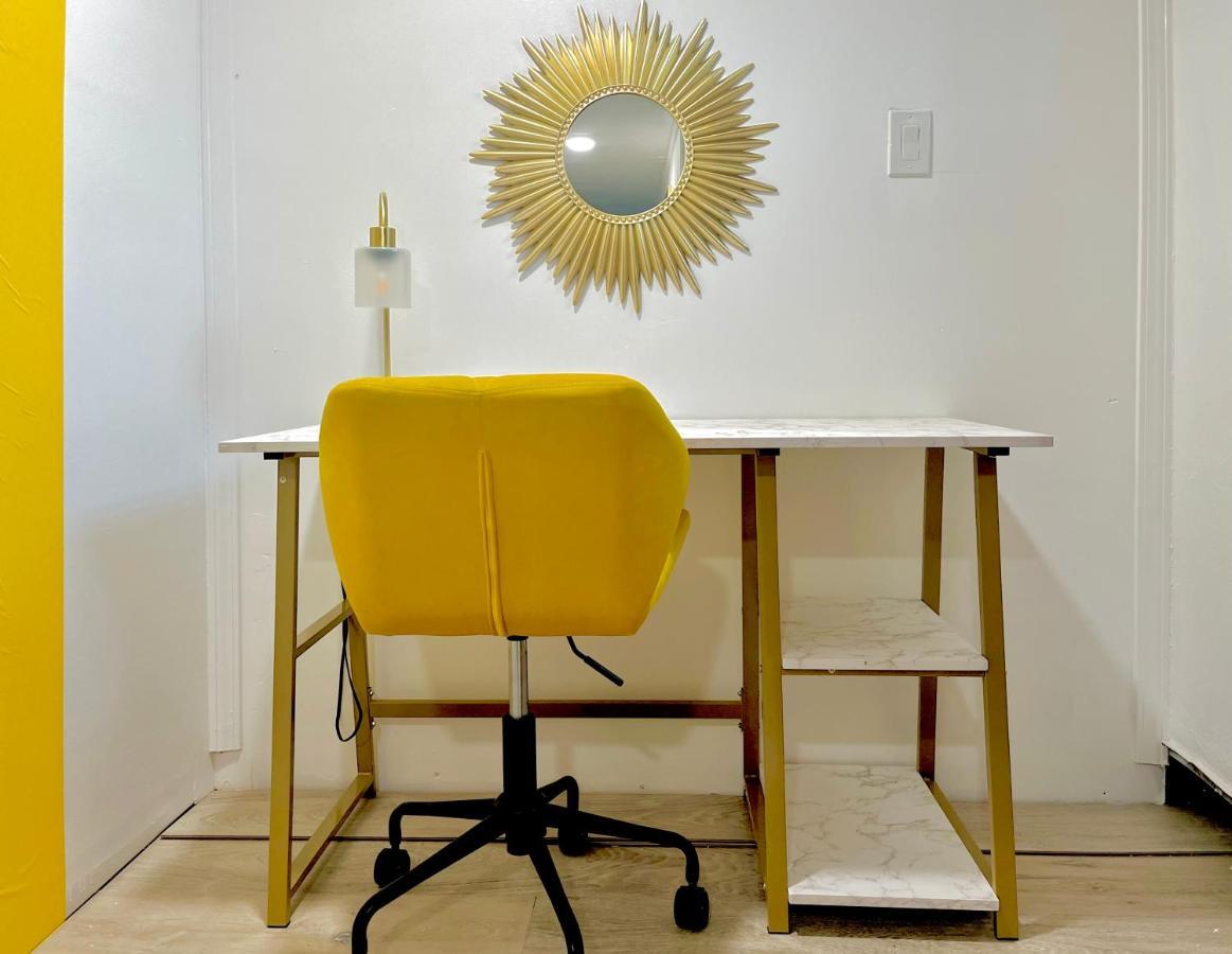 The Amber Retreat - Brooklyn Centre Comfort - Charming Space For Families, Couples & Business Travelers Near Downtown - With 300Mb Wifi, Parking & Self Check-In Κλίβελαντ Εξωτερικό φωτογραφία