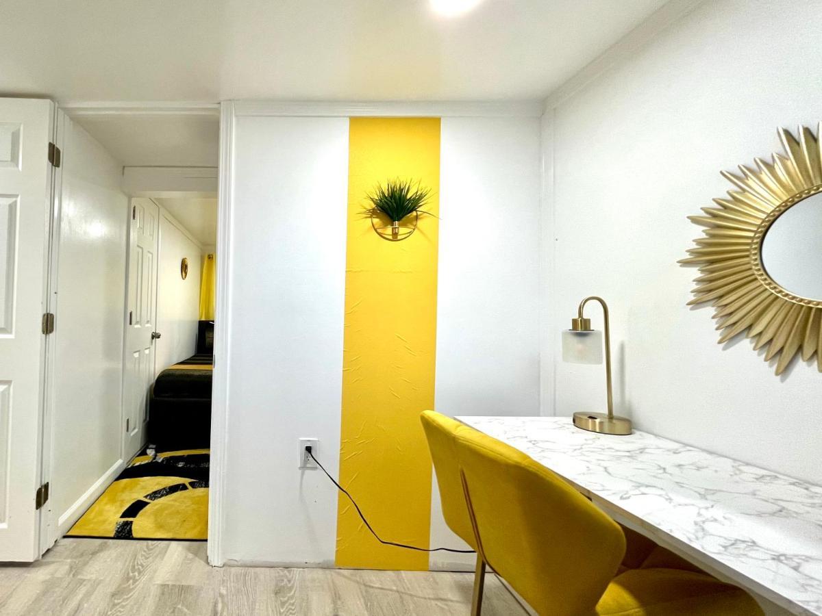 The Amber Retreat - Brooklyn Centre Comfort - Charming Space For Families, Couples & Business Travelers Near Downtown - With 300Mb Wifi, Parking & Self Check-In Κλίβελαντ Εξωτερικό φωτογραφία